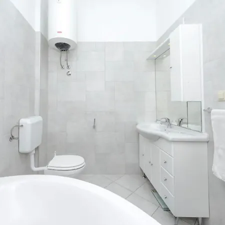 Semesterbostad Casa Anka *